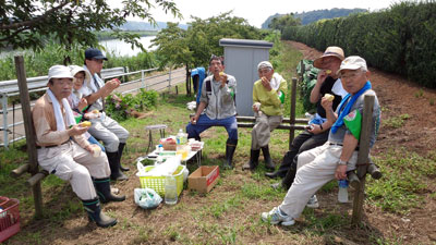 7月作業後の歓談 20150712_100049c.jpg